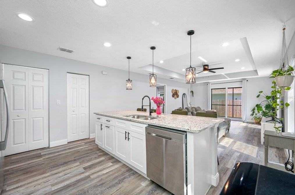 920 Castle Ct, Tampa FL  33612-8131 exterior