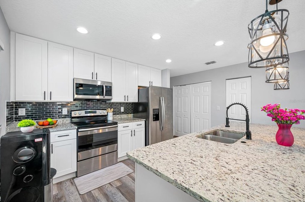 920 Castle Ct, Tampa FL  33612-8131 exterior