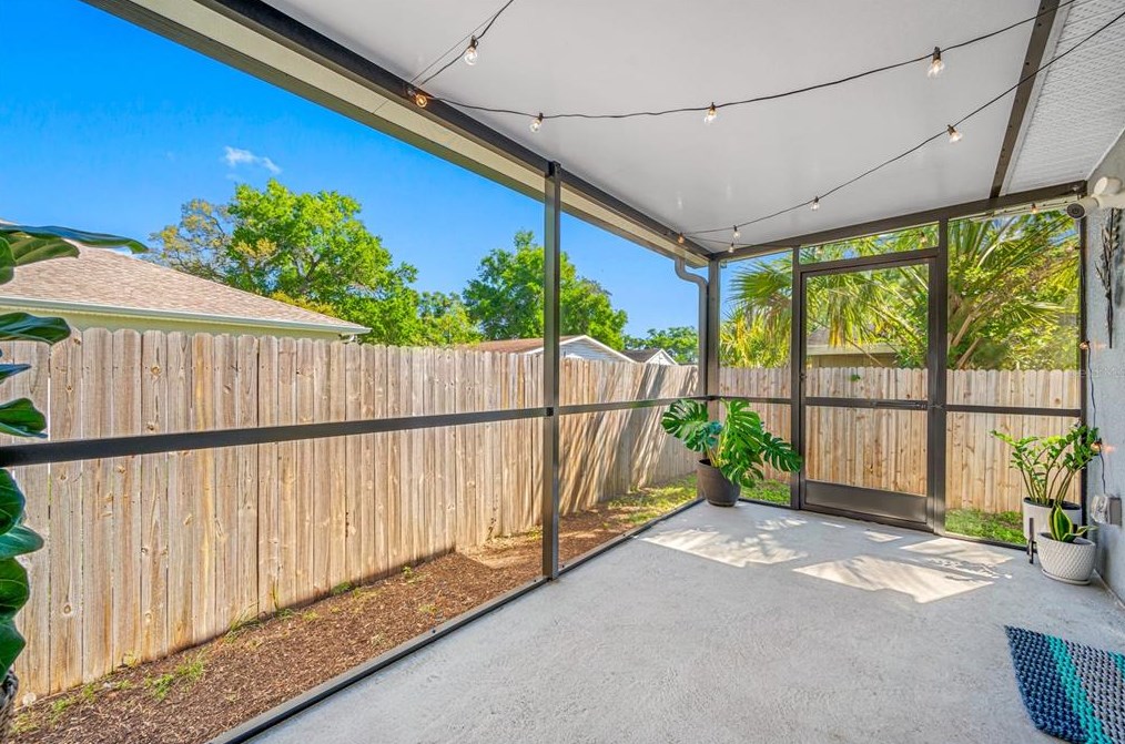 920 Castle Ct, Tampa FL  33612-8131 exterior