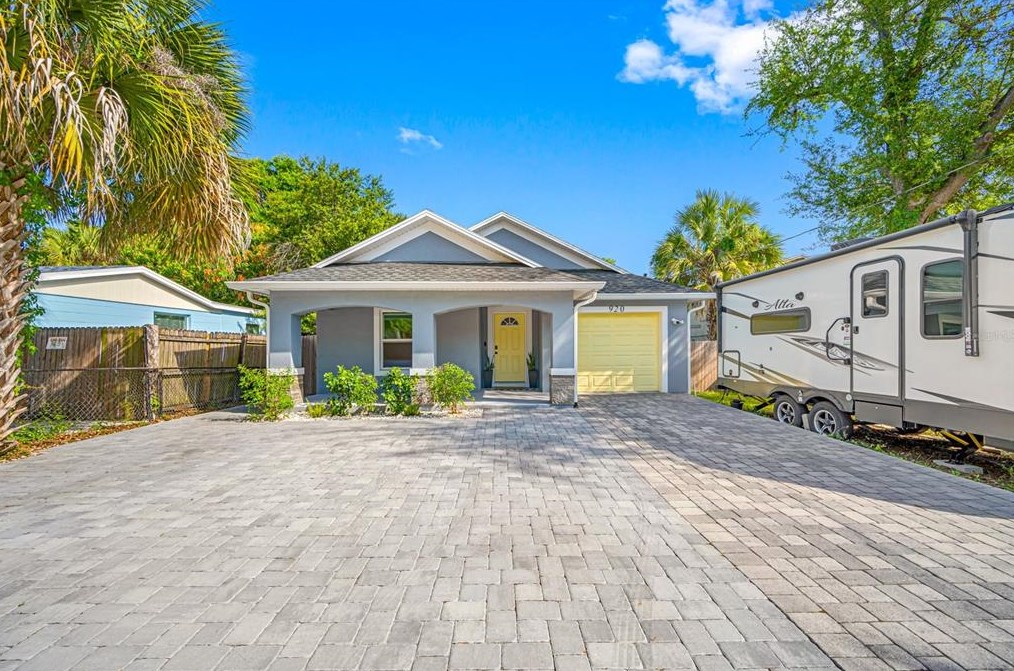 920 Castle Ct, Tampa FL  33612-8131 exterior