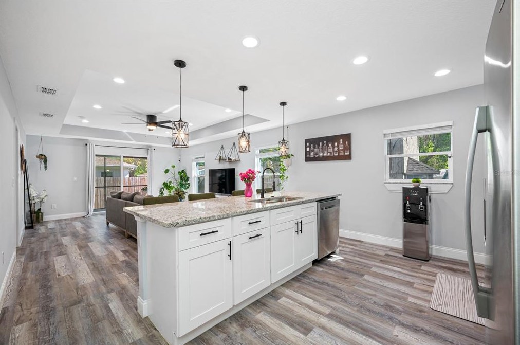 920 Castle Ct, Tampa FL  33612-8131 exterior