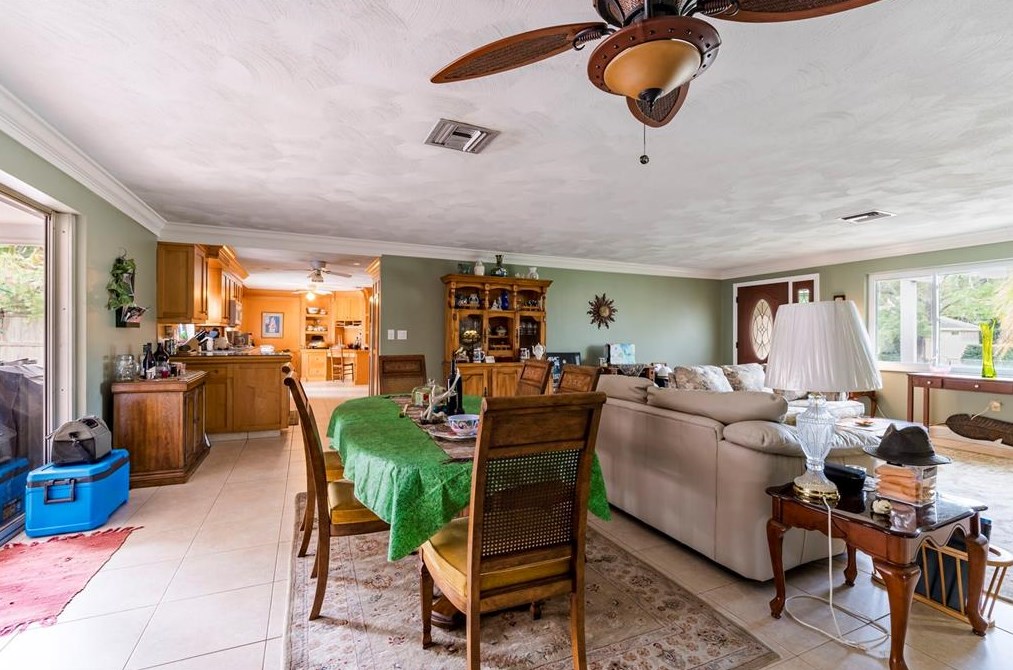 2045 Golf Vw Dr, Dunedin FL 34698-2330 exterior