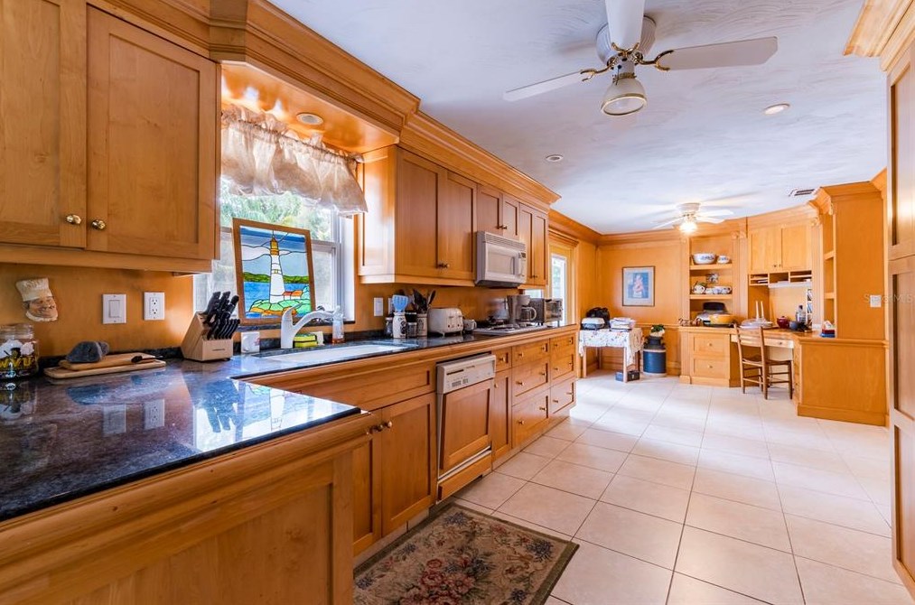 2045 Golf Vw Dr, Dunedin FL 34698-2330 exterior