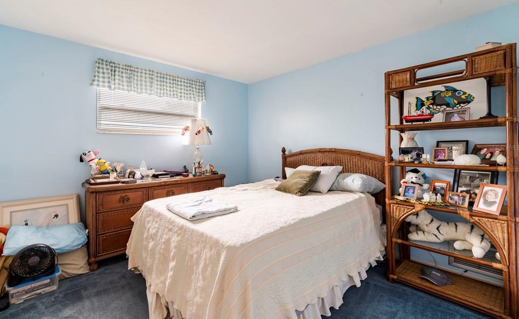 2045 Golf Vw Dr, Dunedin FL 34698-2330 exterior