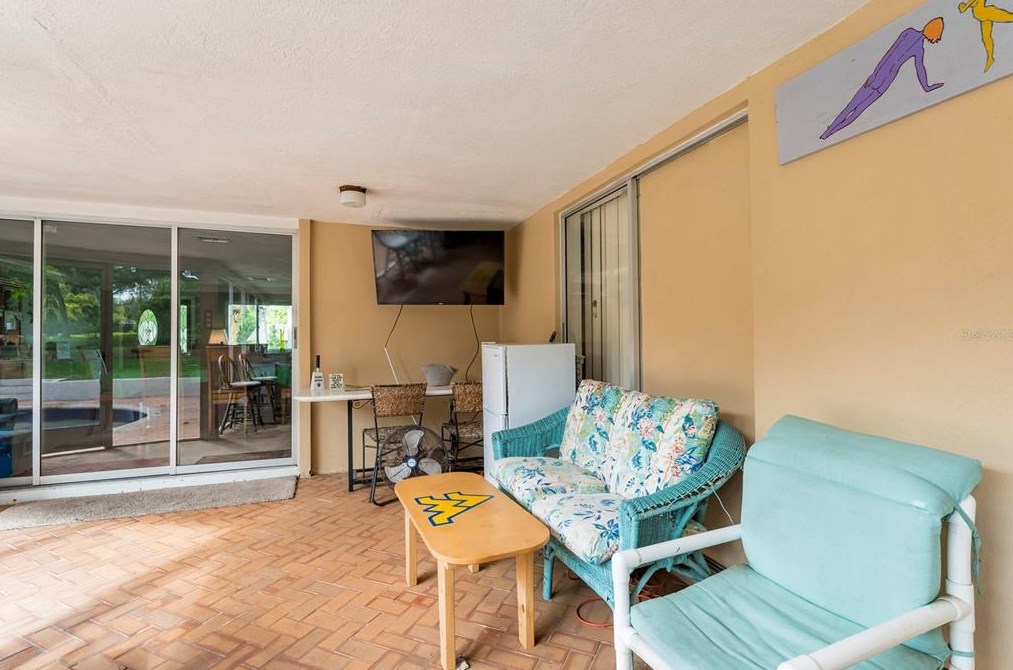 2045 Golf Vw Dr, Dunedin FL 34698-2330 exterior