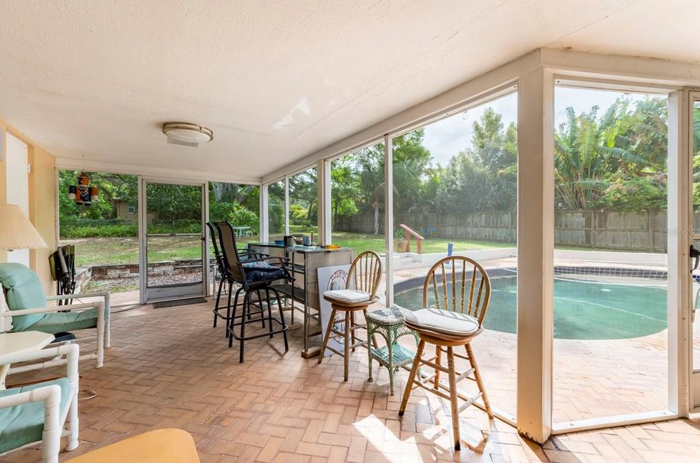 2045 Golf Vw Dr, Dunedin FL 34698-2330 exterior