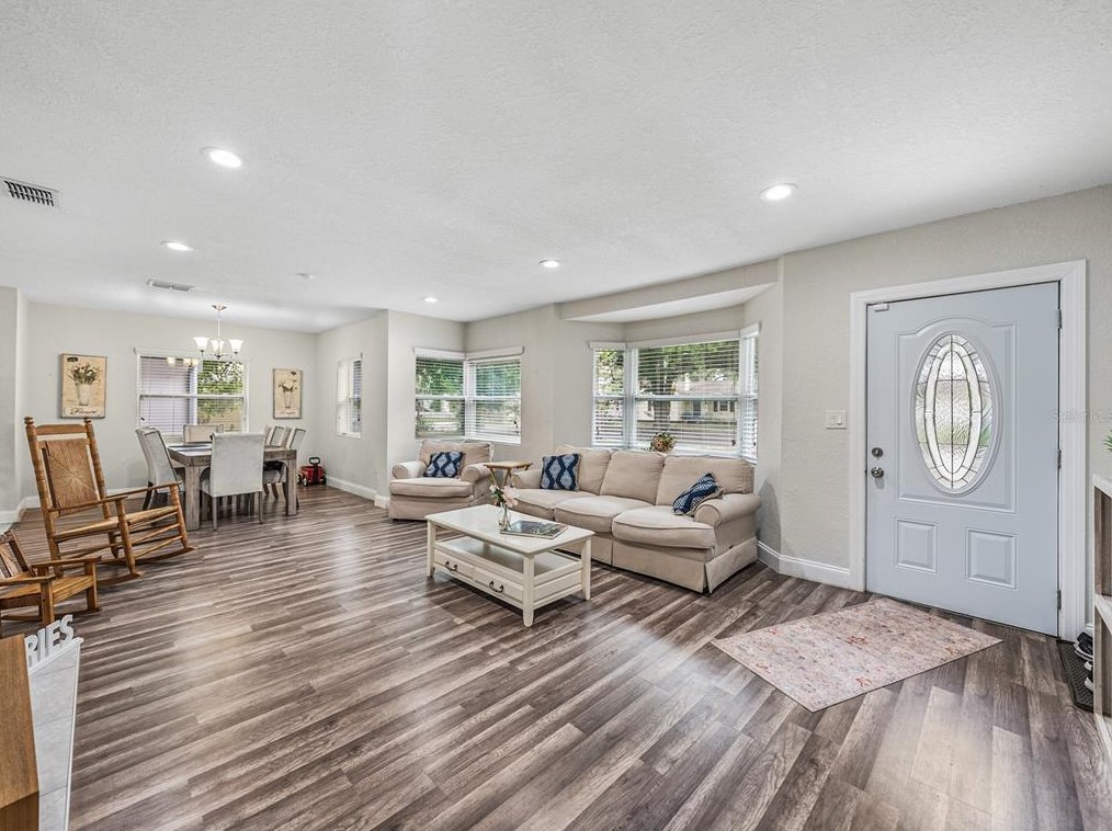 1627 Holly Rd, Lakeland FL  33801-2210 exterior