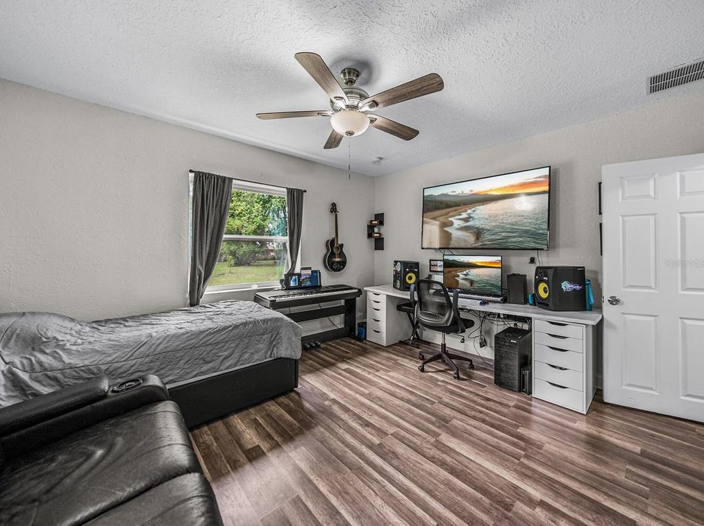 1627 Holly Rd, Lakeland FL  33801-2210 exterior