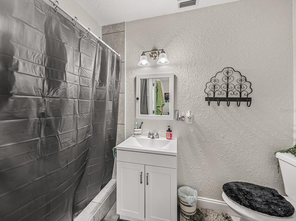 1627 Holly Rd, Lakeland FL  33801-2210 exterior