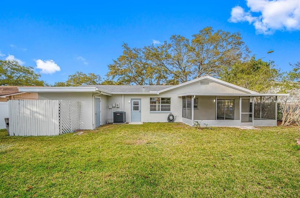 1869 Teakwood Ln, Dunedin FL  34698-4132 exterior