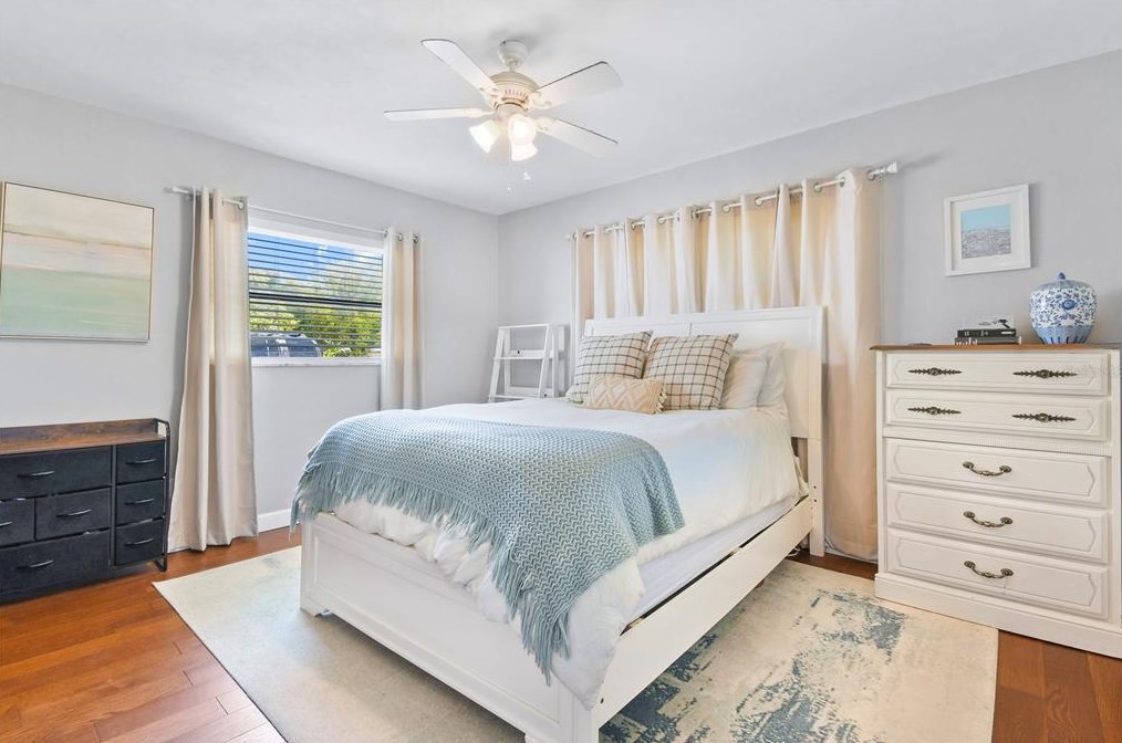 926 Lexington Dr, Dunedin FL  34698-8215 exterior
