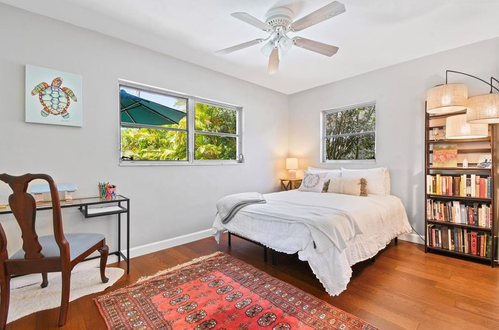 926 Lexington Dr, Dunedin FL  34698-8215 exterior