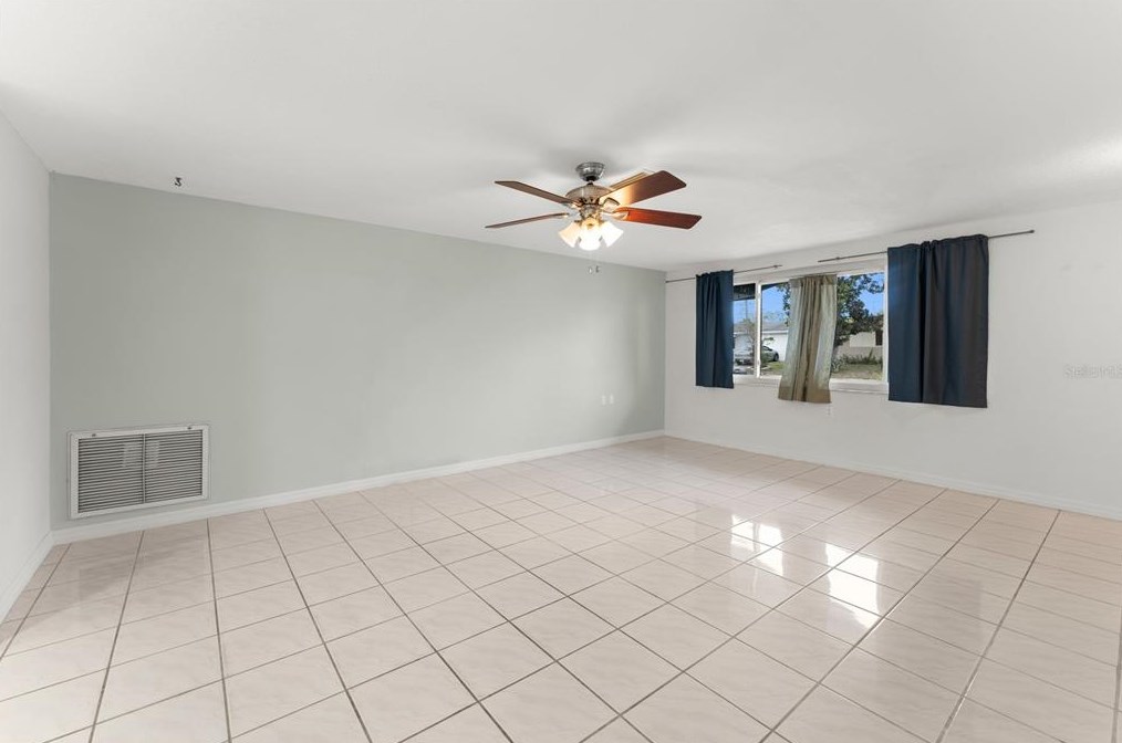 5550 Mosaic Dr, Tarpon Springs FL  34690-6405 exterior
