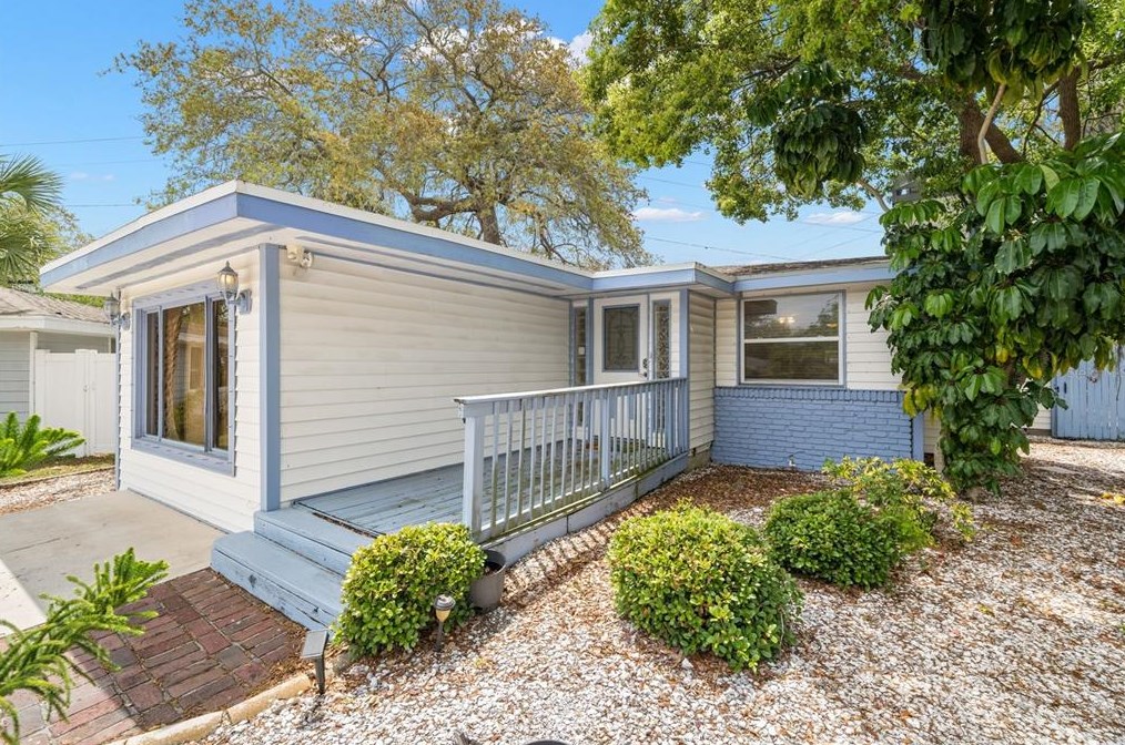 354 Colonial Ct, Dunedin FL  34698-8007 exterior