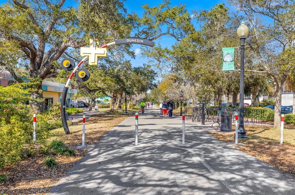 354 Colonial Ct, Dunedin FL  34698-8007 exterior