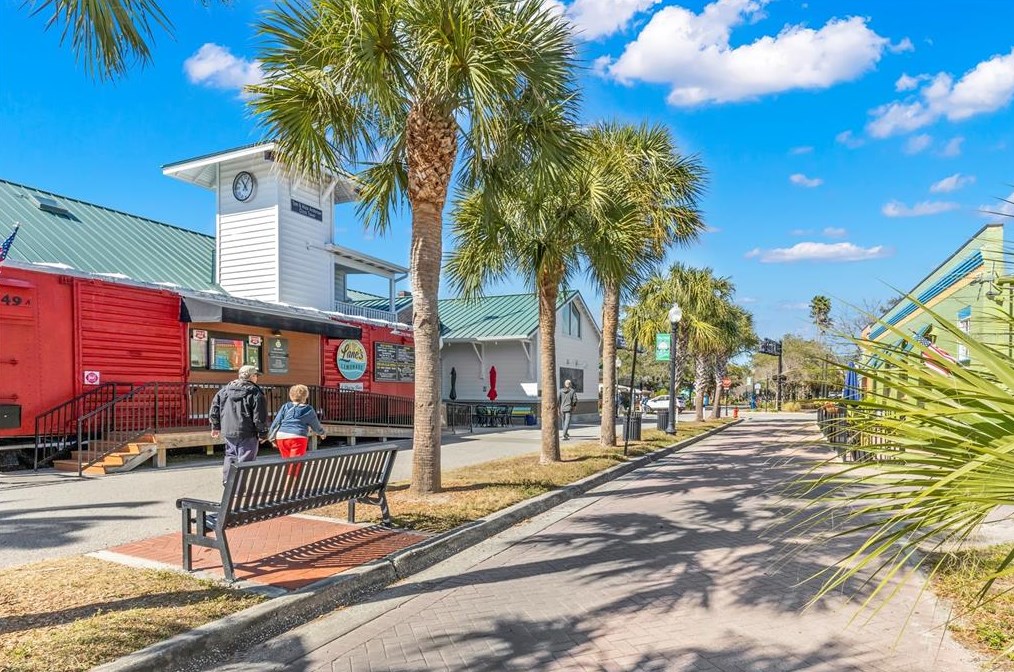 354 Colonial Ct, Dunedin FL  34698-8007 exterior