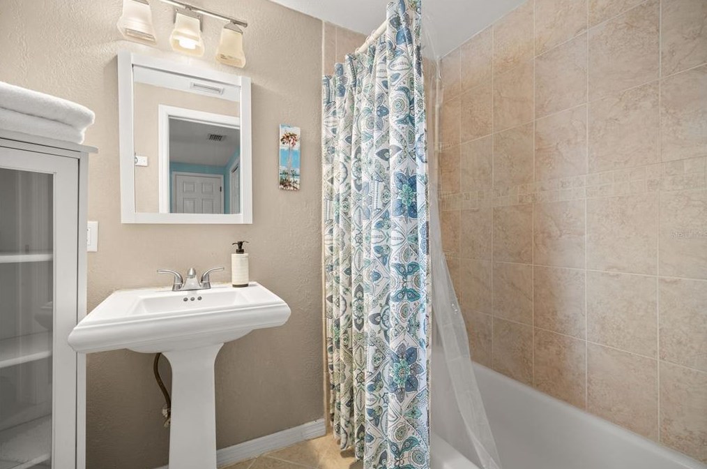 354 Colonial Ct, Dunedin FL  34698-8007 exterior