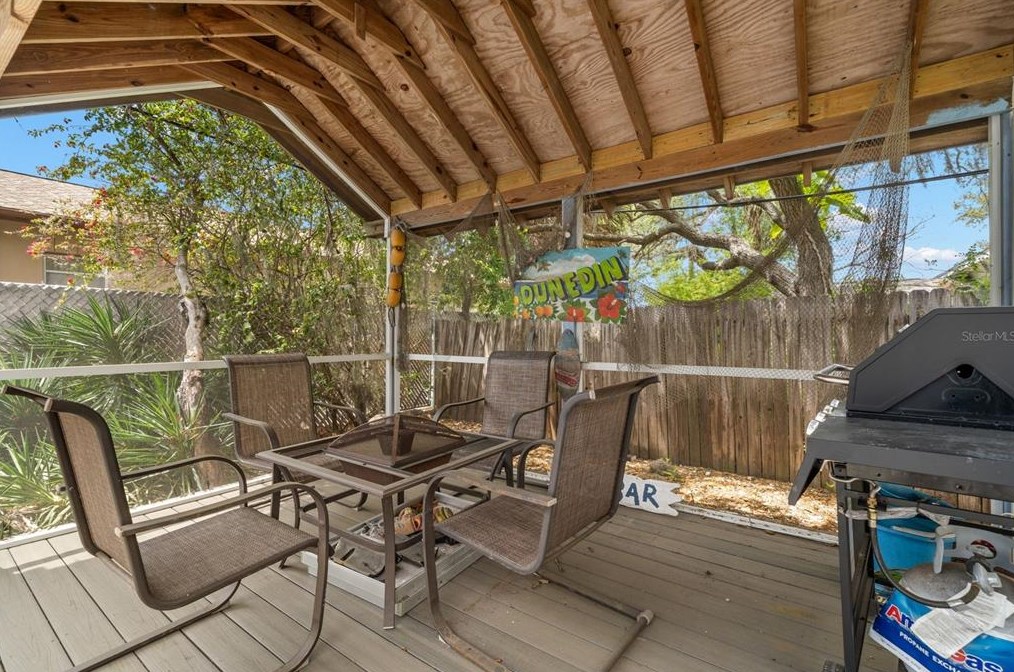 354 Colonial Ct, Dunedin FL  34698-8007 exterior