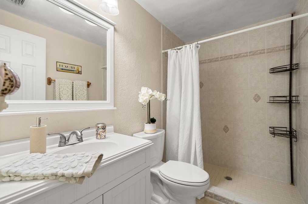 354 Colonial Ct, Dunedin FL  34698-8007 exterior