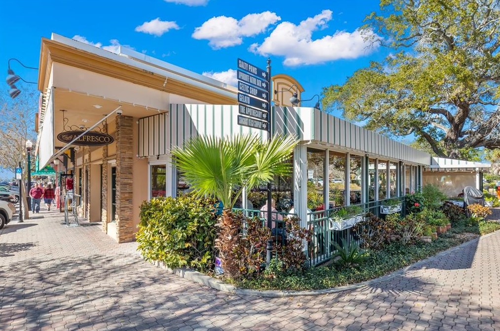 354 Colonial Ct, Dunedin FL  34698-8007 exterior