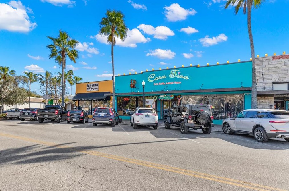 354 Colonial Ct, Dunedin FL  34698-8007 exterior