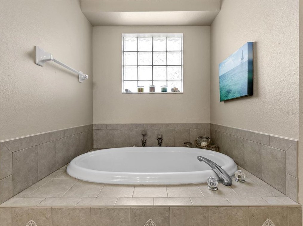 1464 Watermill Cir, Tarpon Springs FL  34689-7030 exterior