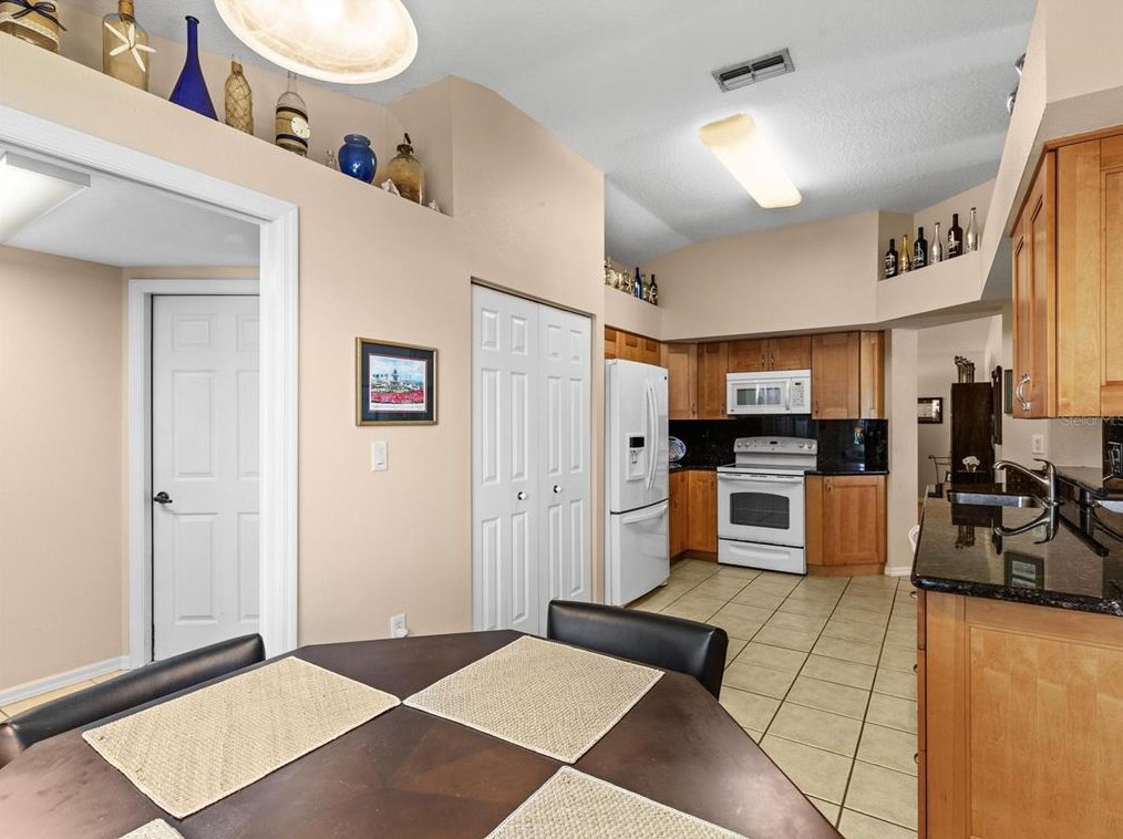 1464 Watermill Cir, Tarpon Springs FL  34689-7030 exterior