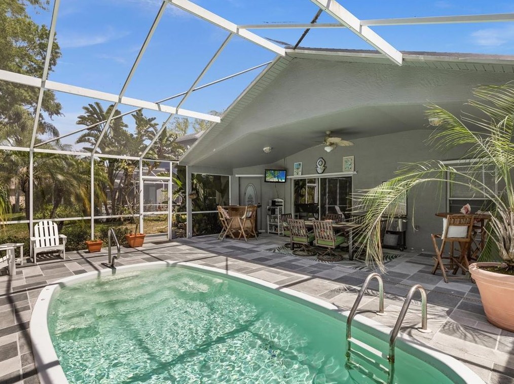 1464 Watermill Cir, Tarpon Springs FL  34689-7030 exterior