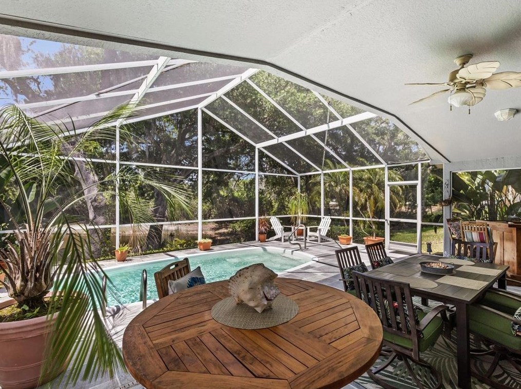 1464 Watermill Cir, Tarpon Springs FL  34689-7030 exterior