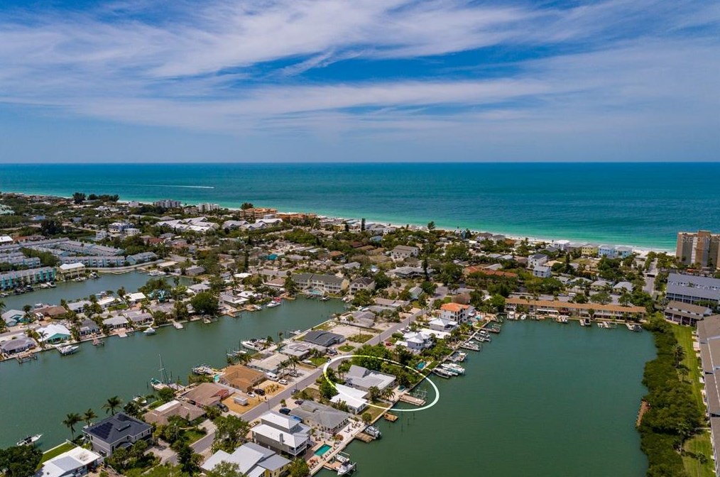 318 La Hacienda Dr, Belleair Beach FL  33785-3715 exterior