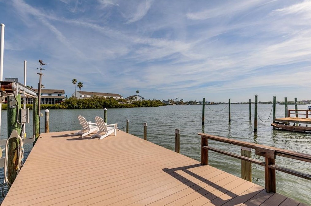 318 La Hacienda Dr, Belleair Beach FL  33785-3715 exterior