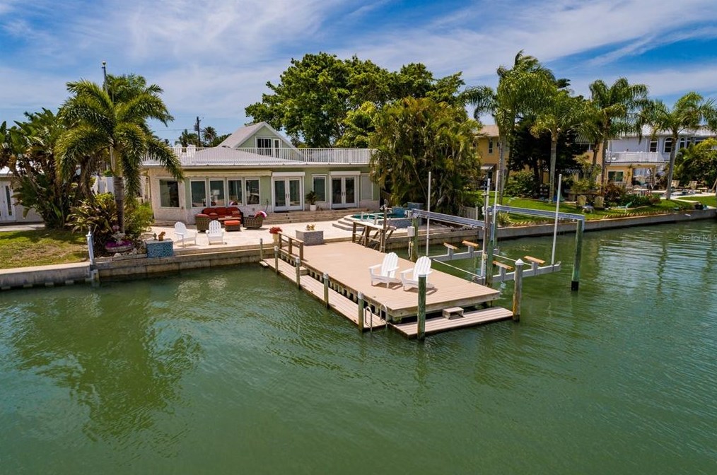 318 La Hacienda Dr, Belleair Beach FL  33785-3715 exterior