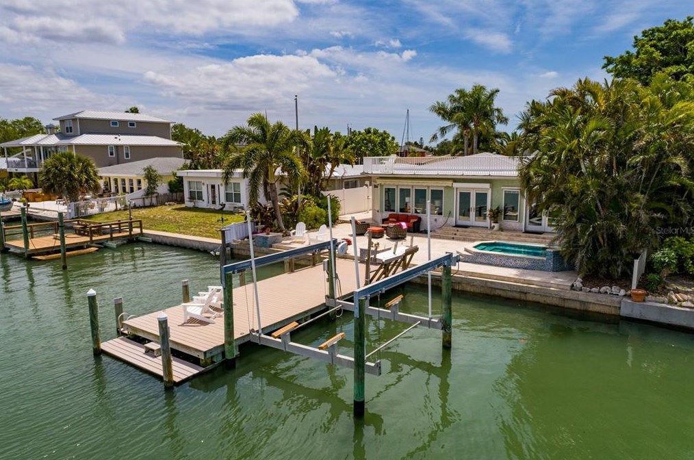 318 La Hacienda Dr, Belleair Beach FL  33785-3715 exterior