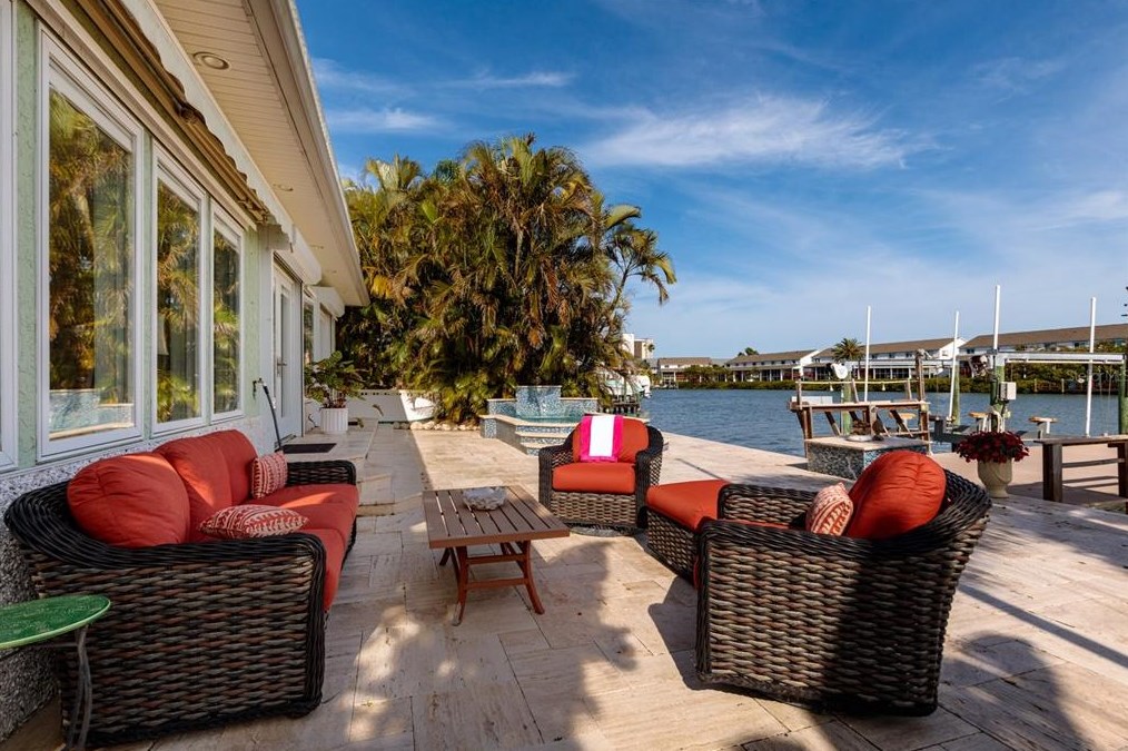 318 La Hacienda Dr, Belleair Beach FL  33785-3715 exterior