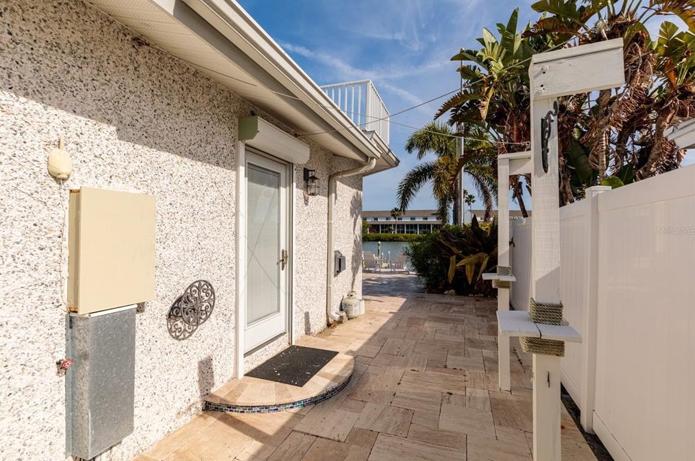 318 La Hacienda Dr, Belleair Beach FL  33785-3715 exterior