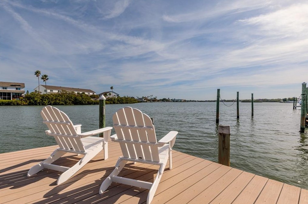 318 La Hacienda Dr, Belleair Beach FL  33785-3715 exterior