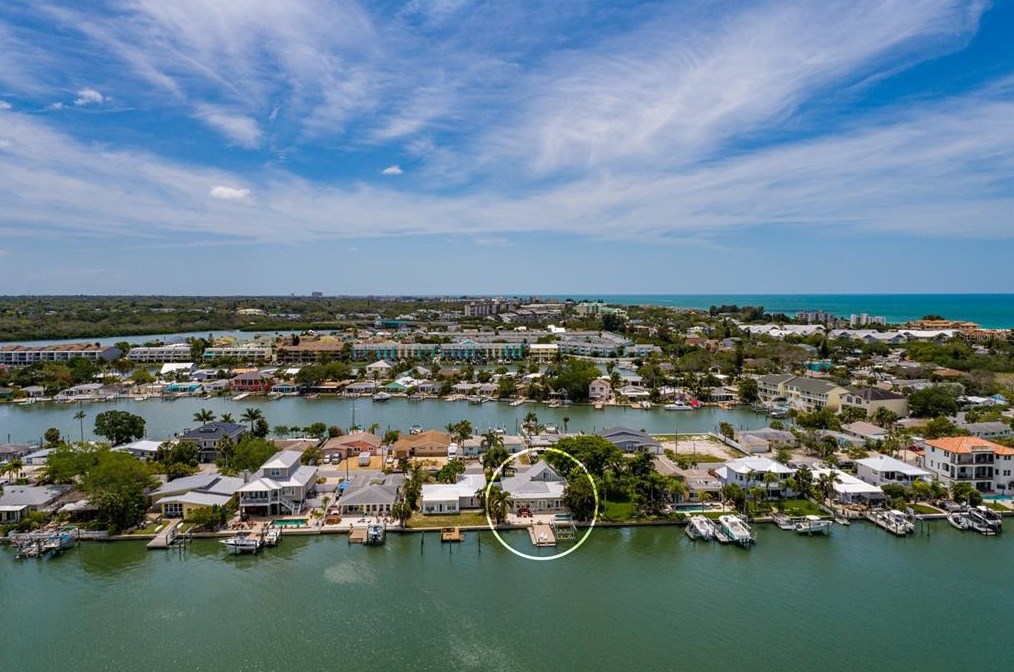 318 La Hacienda Dr, Belleair Beach FL  33785-3715 exterior