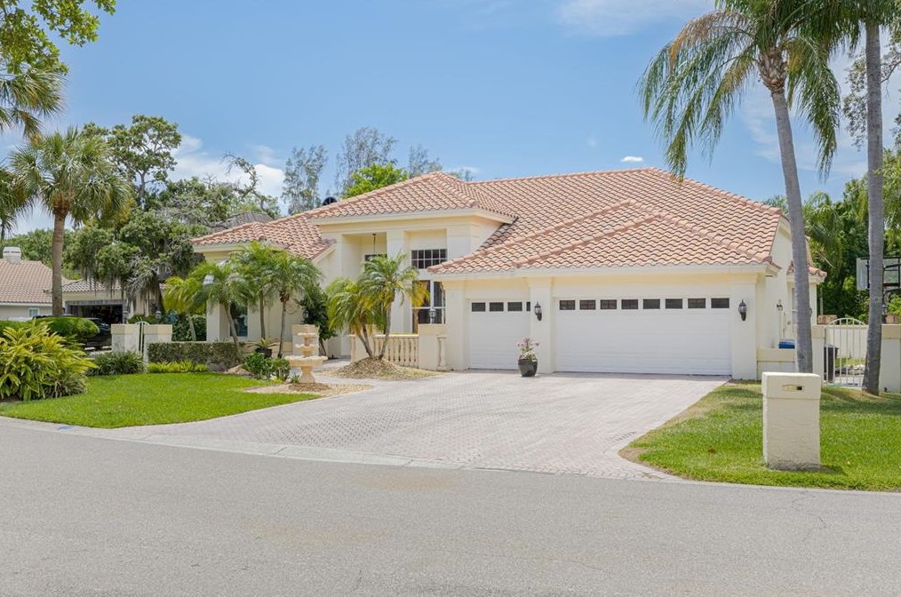 4690 Laurel Oak Ln, Saint Petersburg FL  exterior
