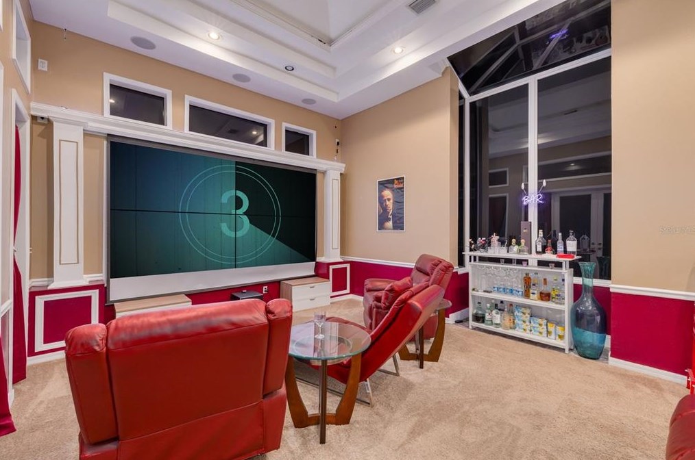 4690 Laurel Oak Ln, Saint Petersburg FL  exterior