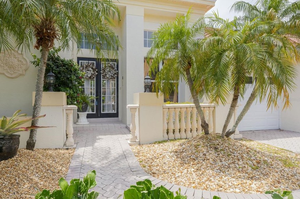 4690 Laurel Oak Ln, Saint Petersburg FL  33703-3131 exterior