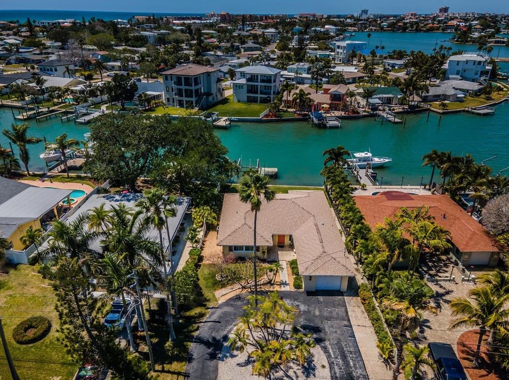 15922 Redington Dr, Saint Petersburg FL  33708-1746 exterior