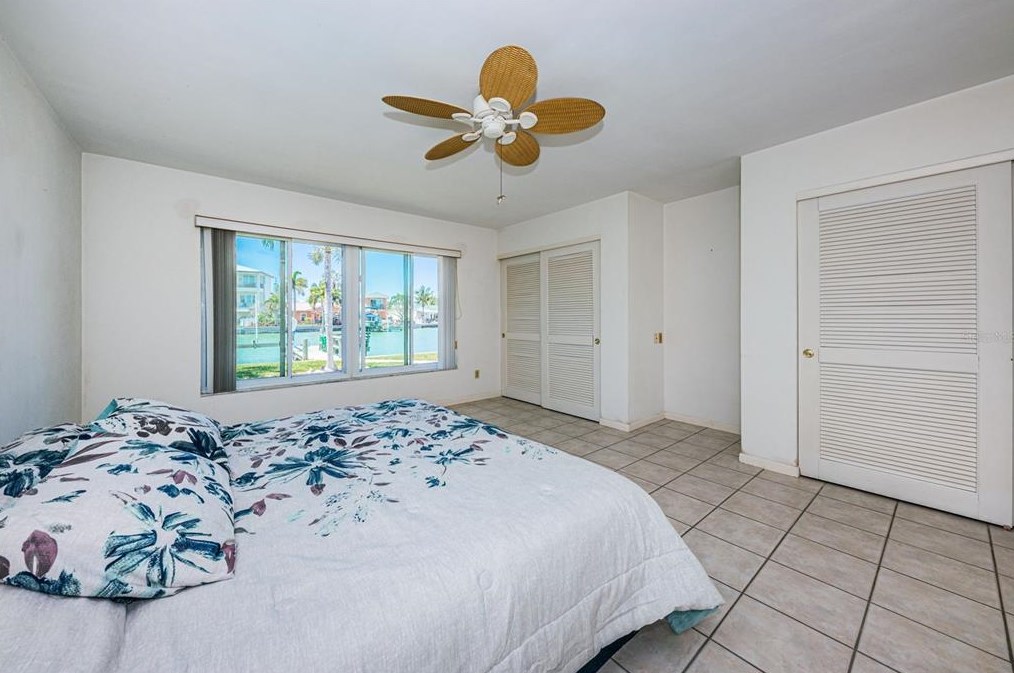15922 Redington Dr, Saint Petersburg FL  33708-1746 exterior