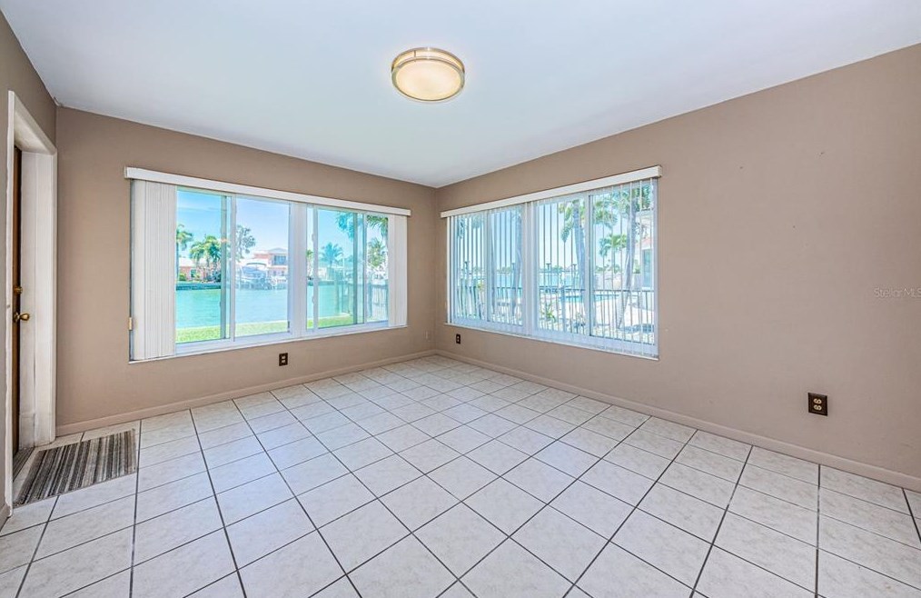 15922 Redington Dr, Saint Petersburg FL  33708-1746 exterior