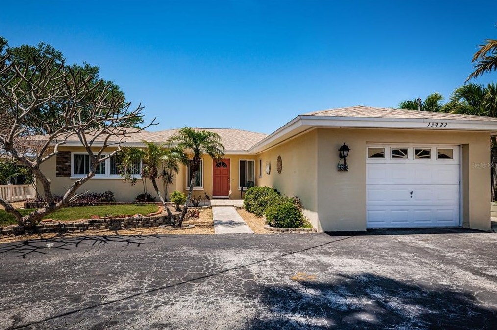 15922 Redington Dr, Saint Petersburg FL  33708-1746 exterior
