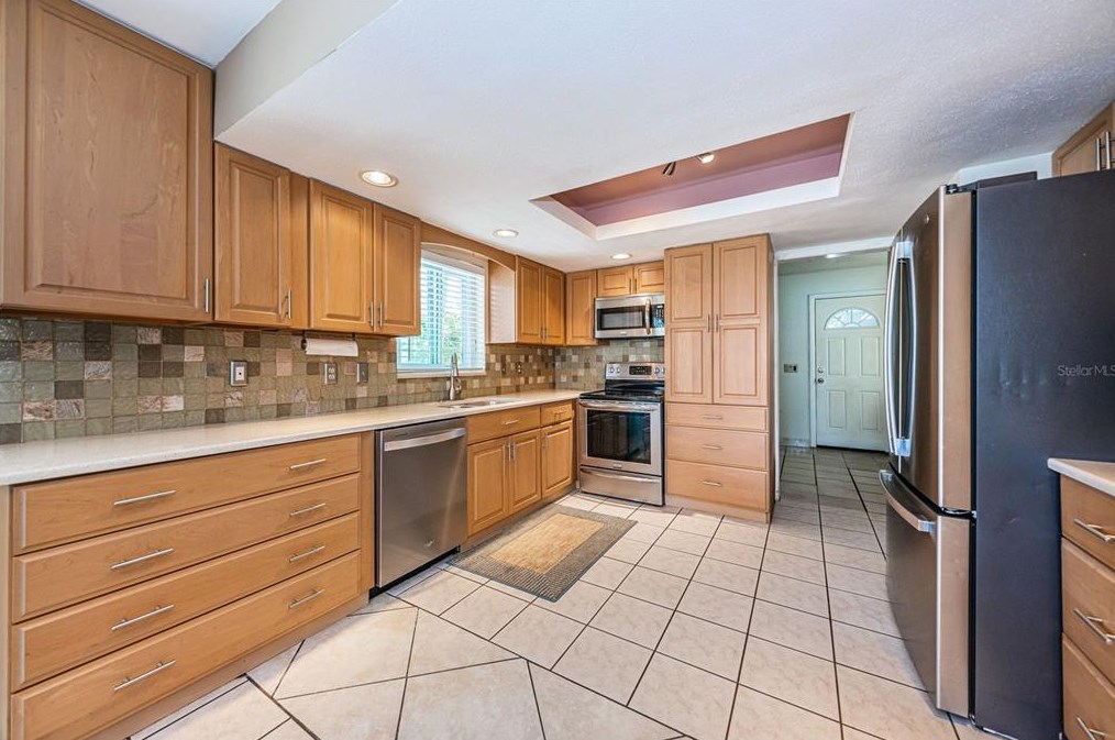 15922 Redington Dr, Saint Petersburg FL  33708-1746 exterior