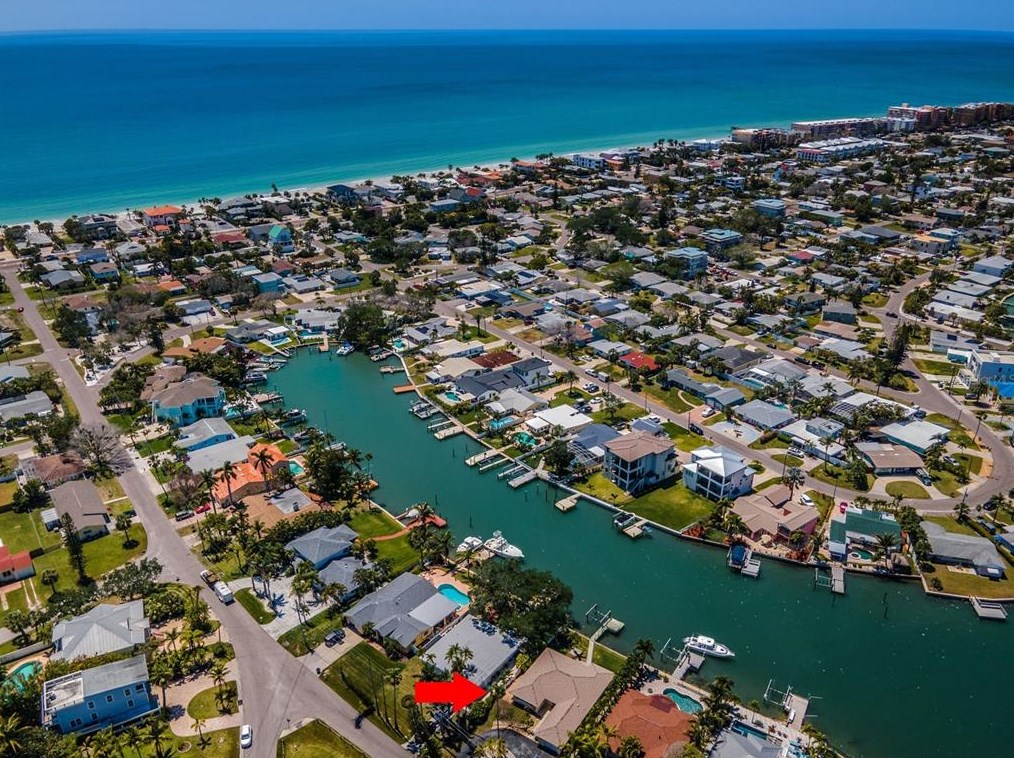 15922 Redington Dr, Saint Petersburg FL  33708-1746 exterior