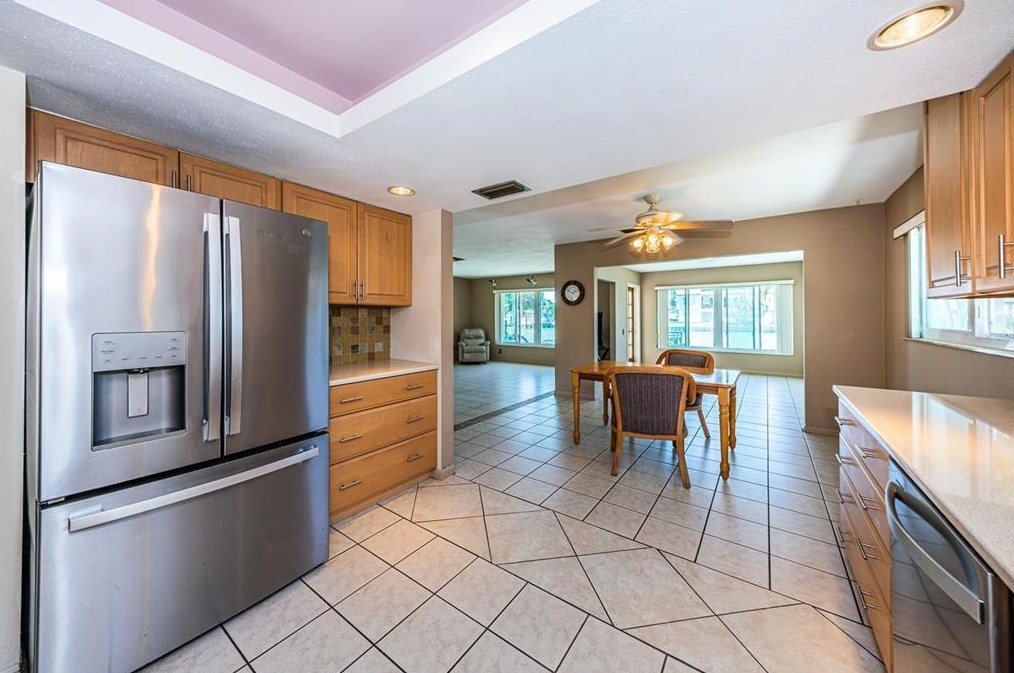 15922 Redington Dr, Saint Petersburg FL  33708-1746 exterior