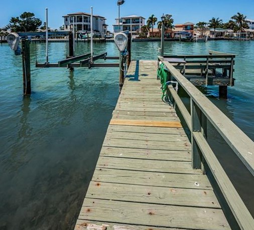 15922 Redington Dr, Saint Petersburg FL  33708-1746 exterior