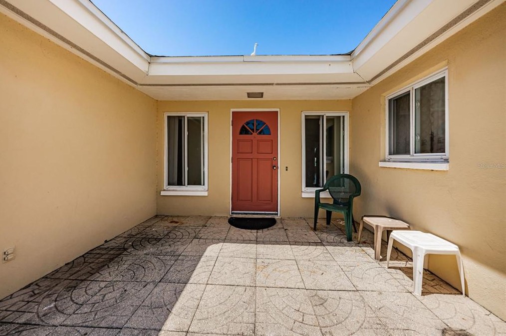 15922 Redington Dr, Saint Petersburg FL  33708-1746 exterior