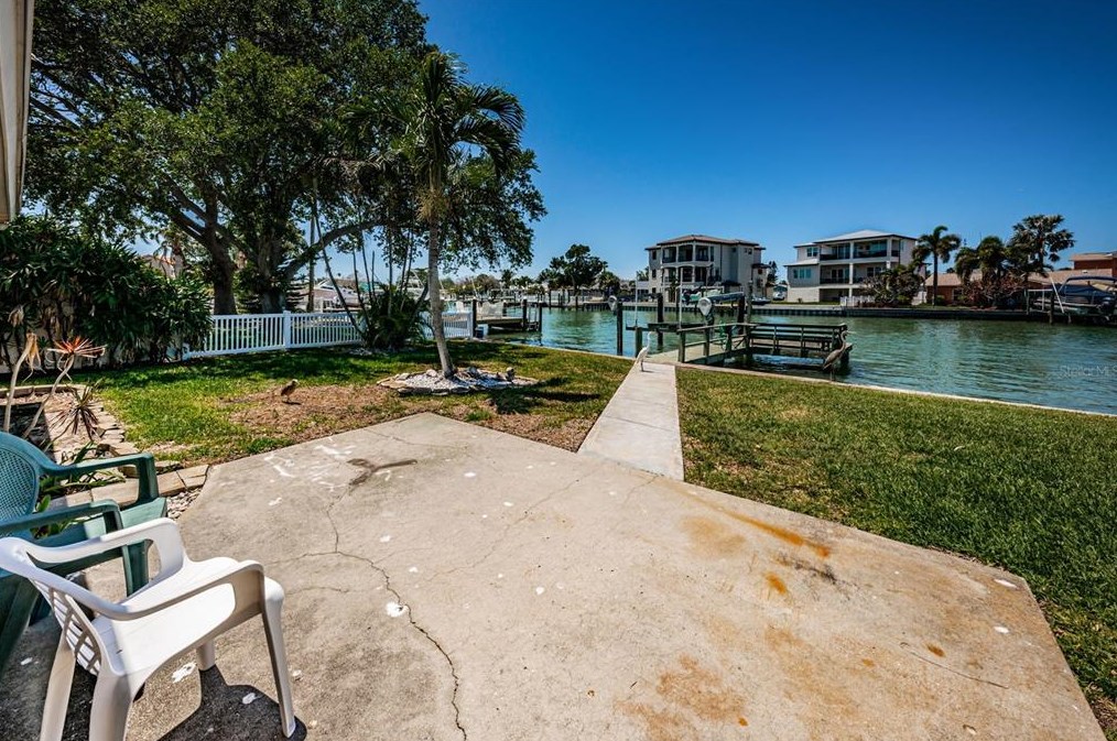 15922 Redington Dr, Saint Petersburg FL  33708-1746 exterior